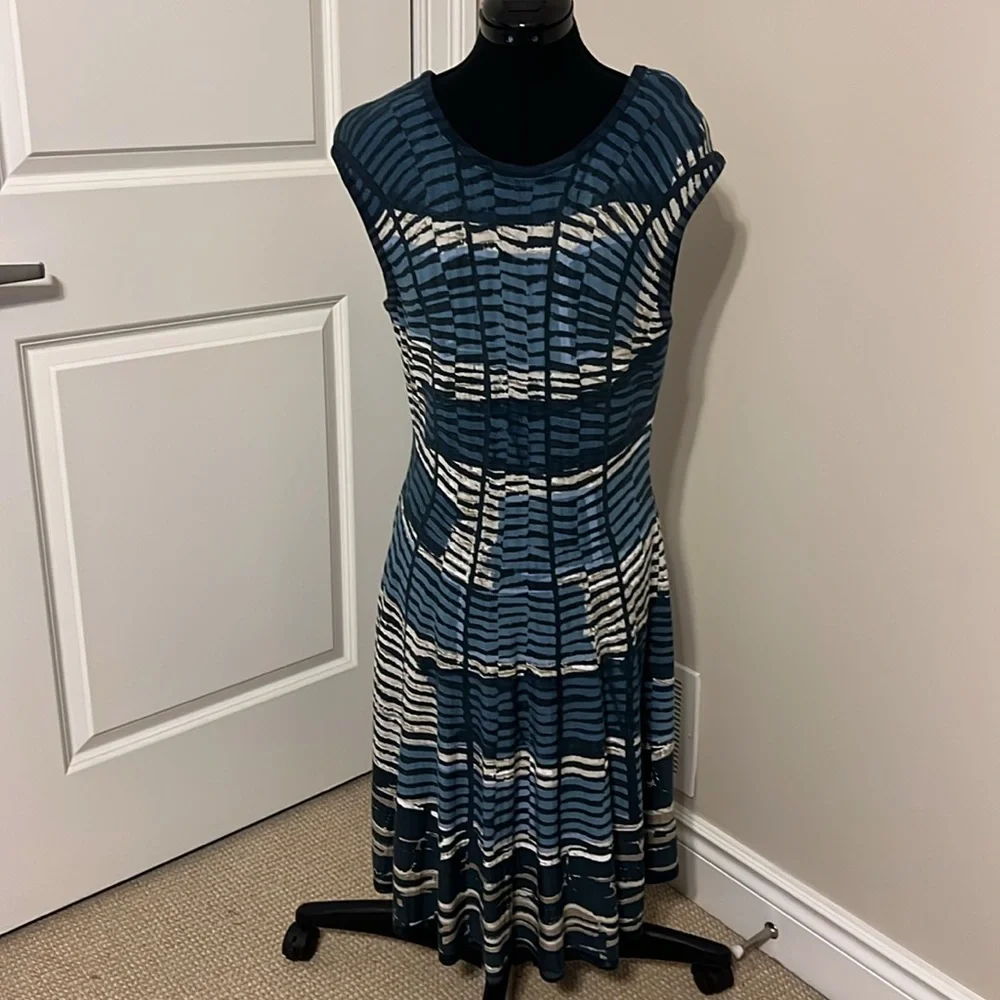 NIC+ ZOE Mesmerize Twirl Knit Dress - Picture 3 of 9